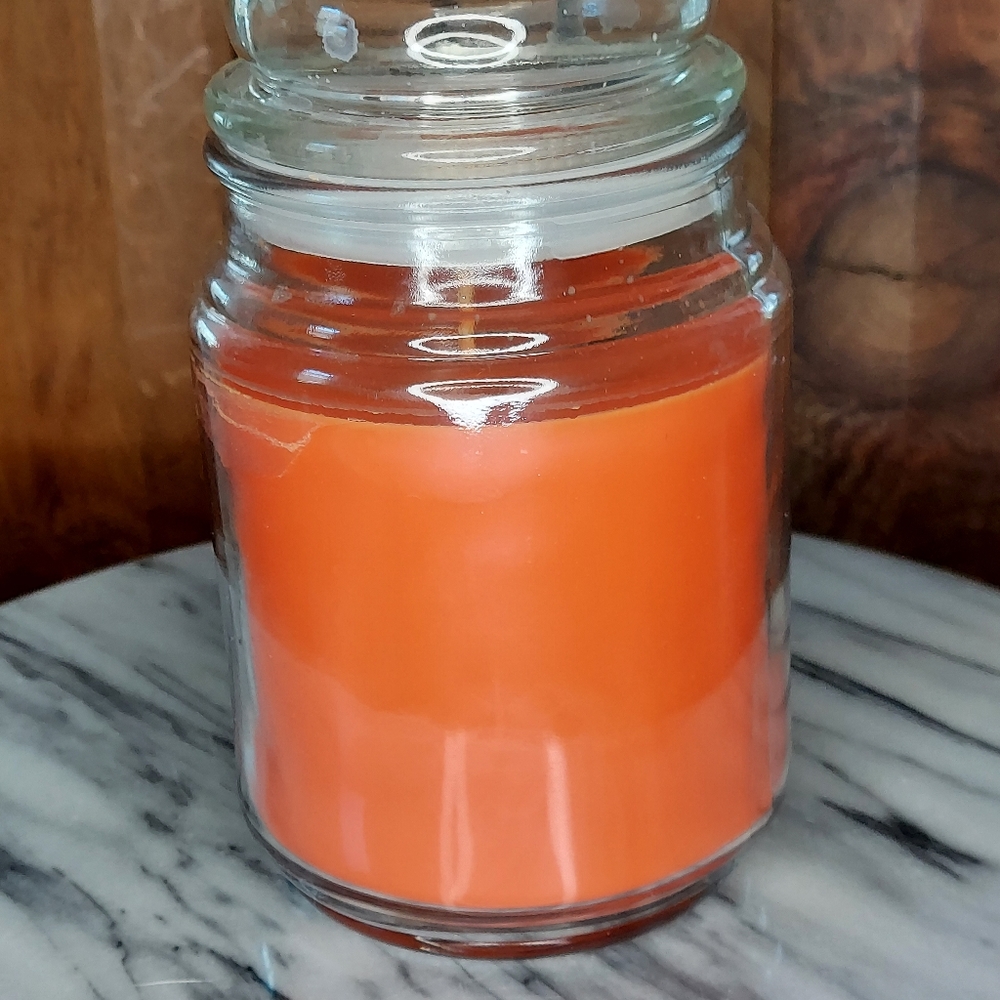 Pumpkin Amber Candle - Picture 5 of 12